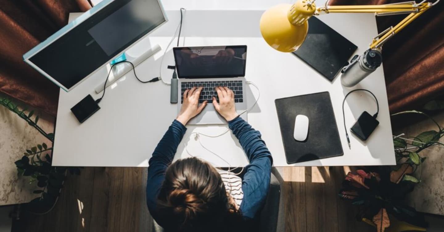 Smart working per legge addio, ecco cosa serve dal 1° aprile per continuare il lavoro agile